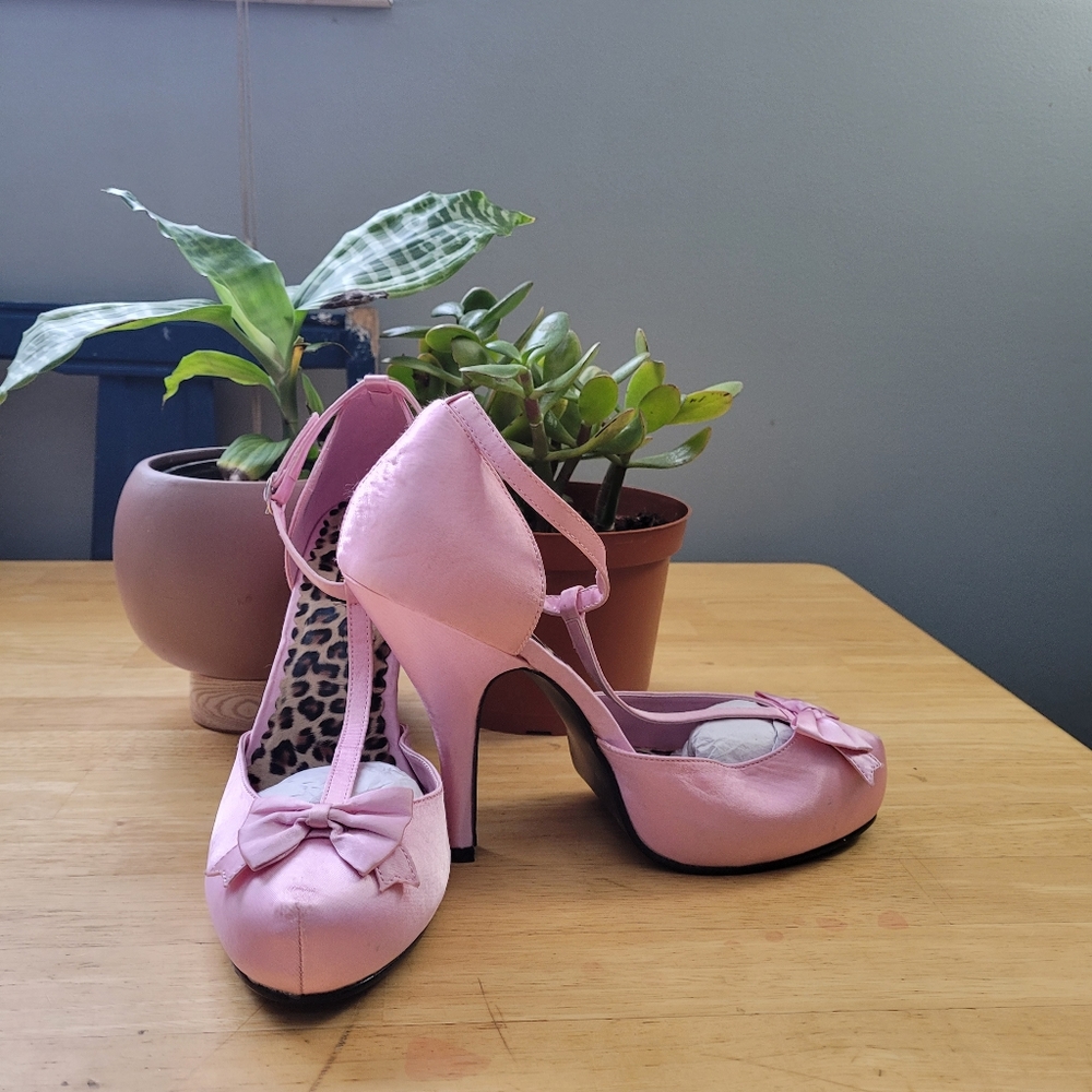 Pink size 9 high heel shoes from Pin up Girl Clothing